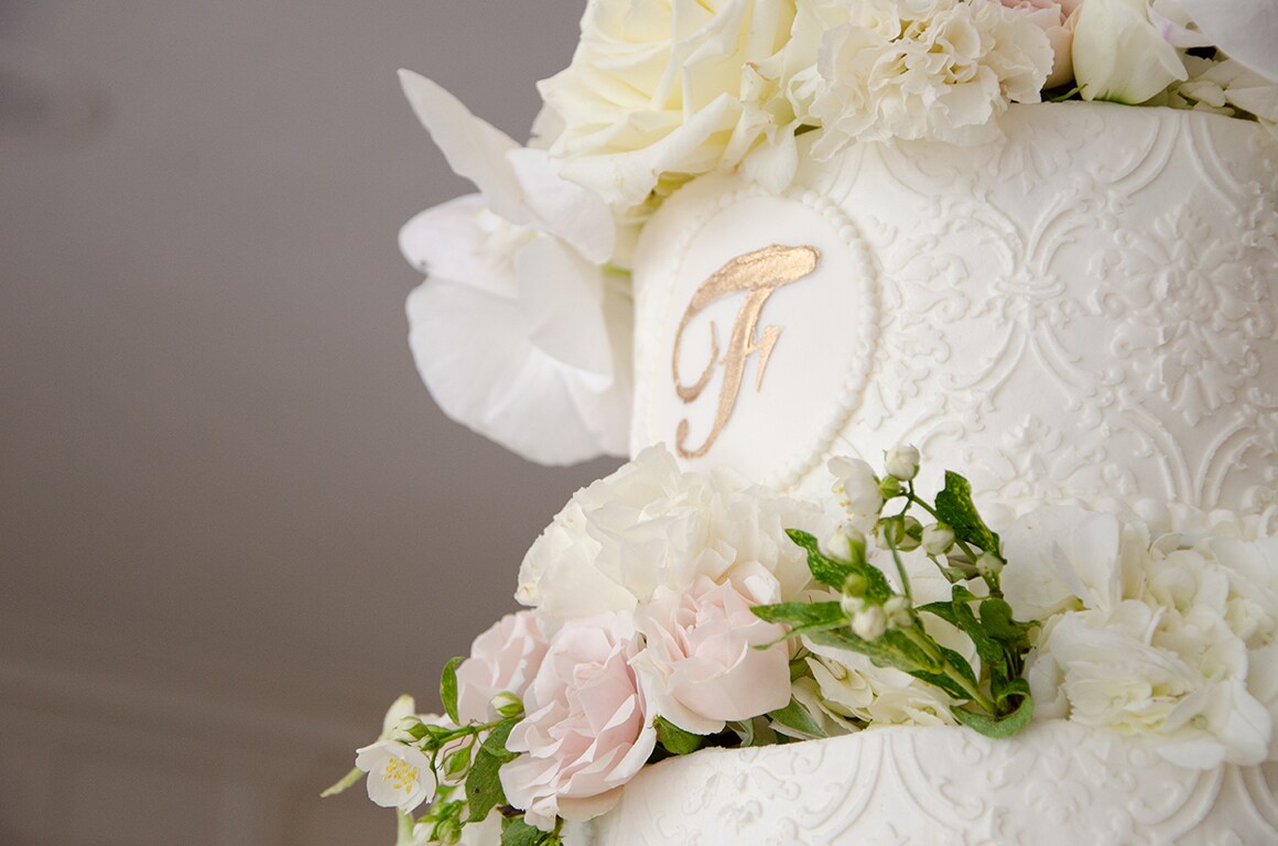 Fresh Flowers for Wedding Cake